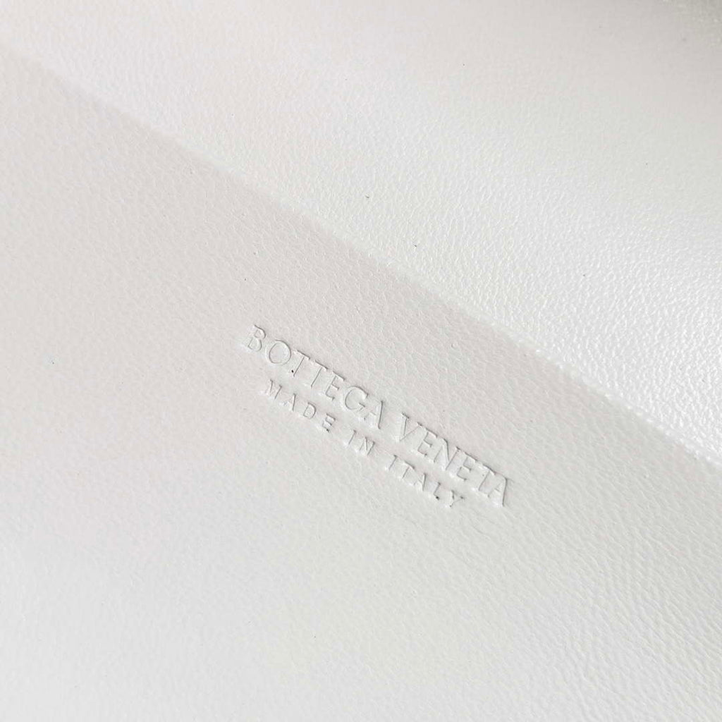 Bottega Veneta BV 789109V3IV16414 Bang Bang Vanity Case White