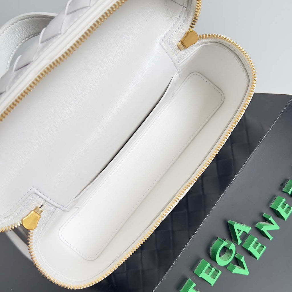 Bottega Veneta BV 789109V3IV16414 Bang Bang Vanity Case White