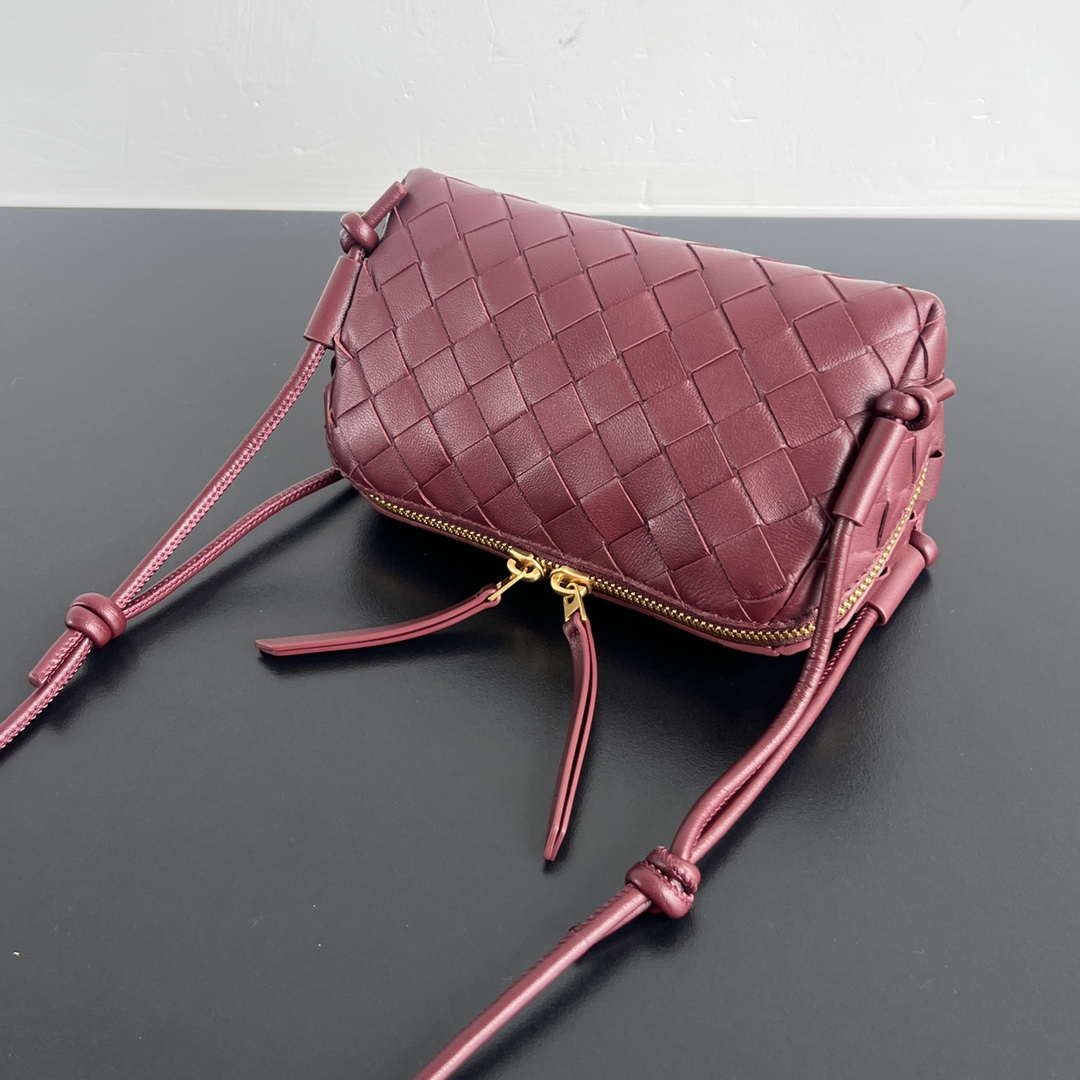 Bottega Veneta BV 794258VCPP18425 Concert Pouch BV92045