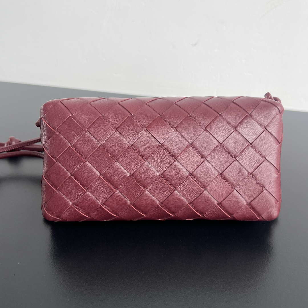 Bottega Veneta BV 794258VCPP18425 Concert Pouch BV92045