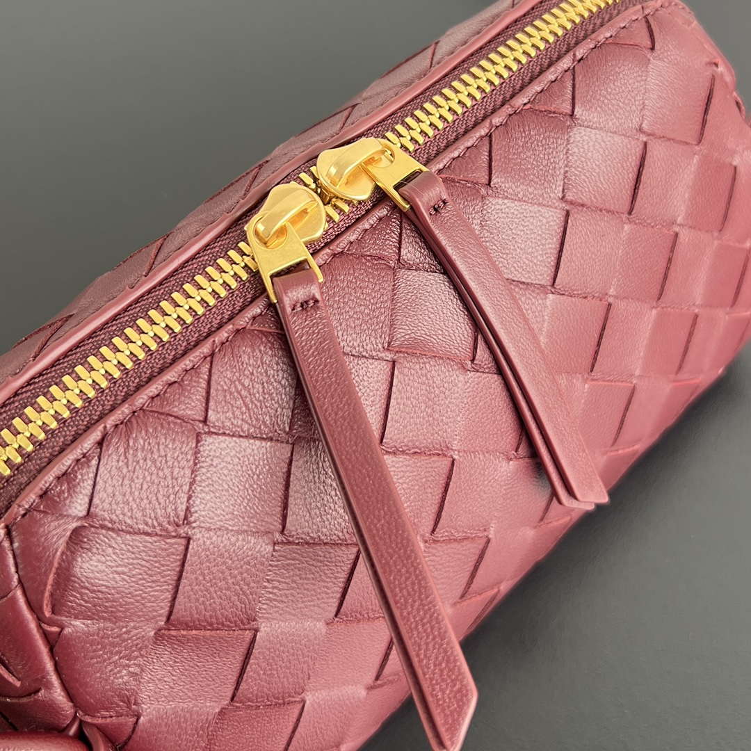 Bottega Veneta BV 794258VCPP18425 Concert Pouch BV92045
