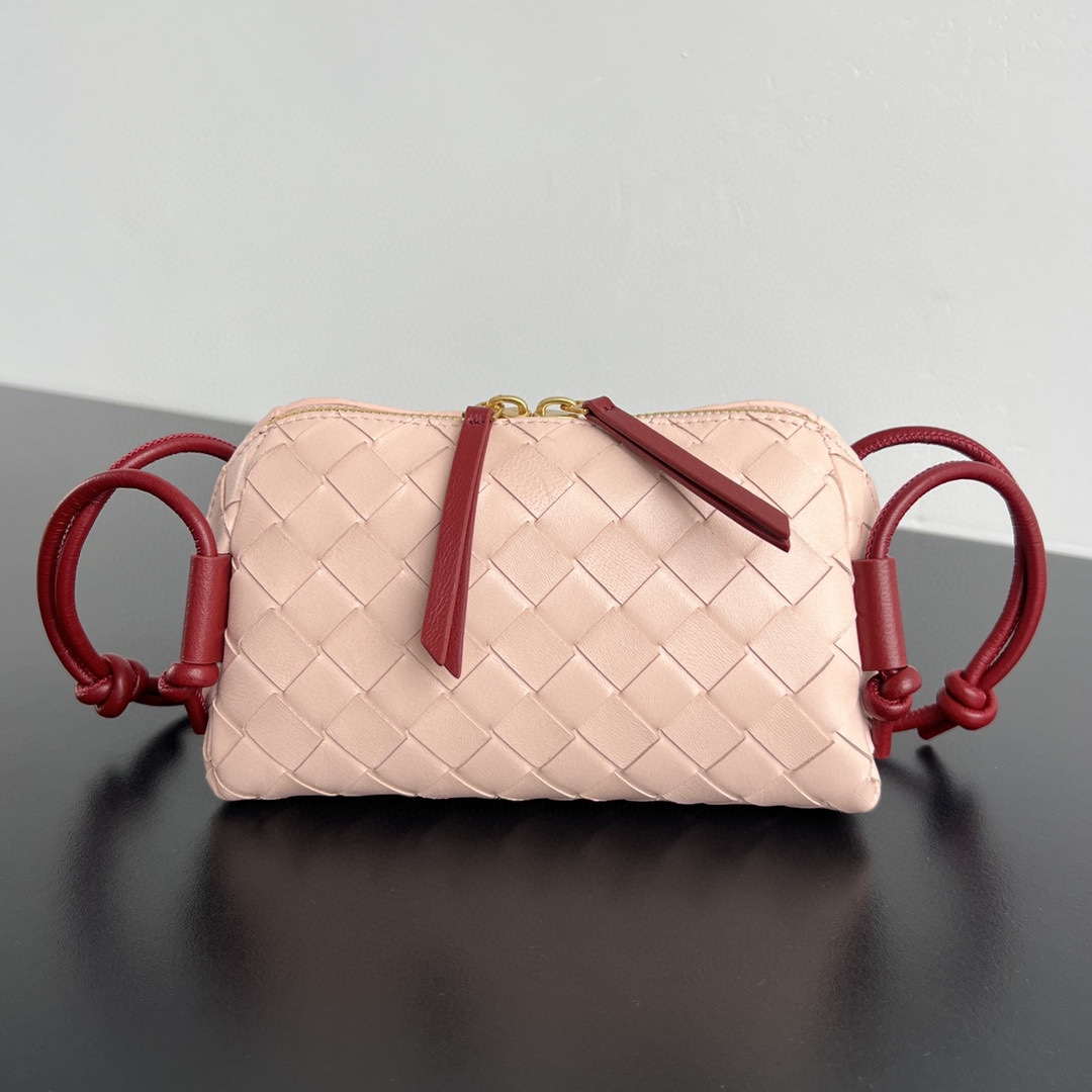 Bottega Veneta BV 794258VCPP18425 Concert Pouch BV92046