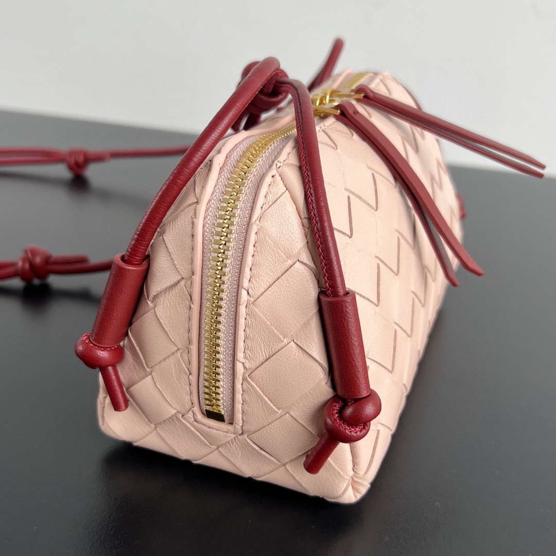 Bottega Veneta BV 794258VCPP18425 Concert Pouch BV92046