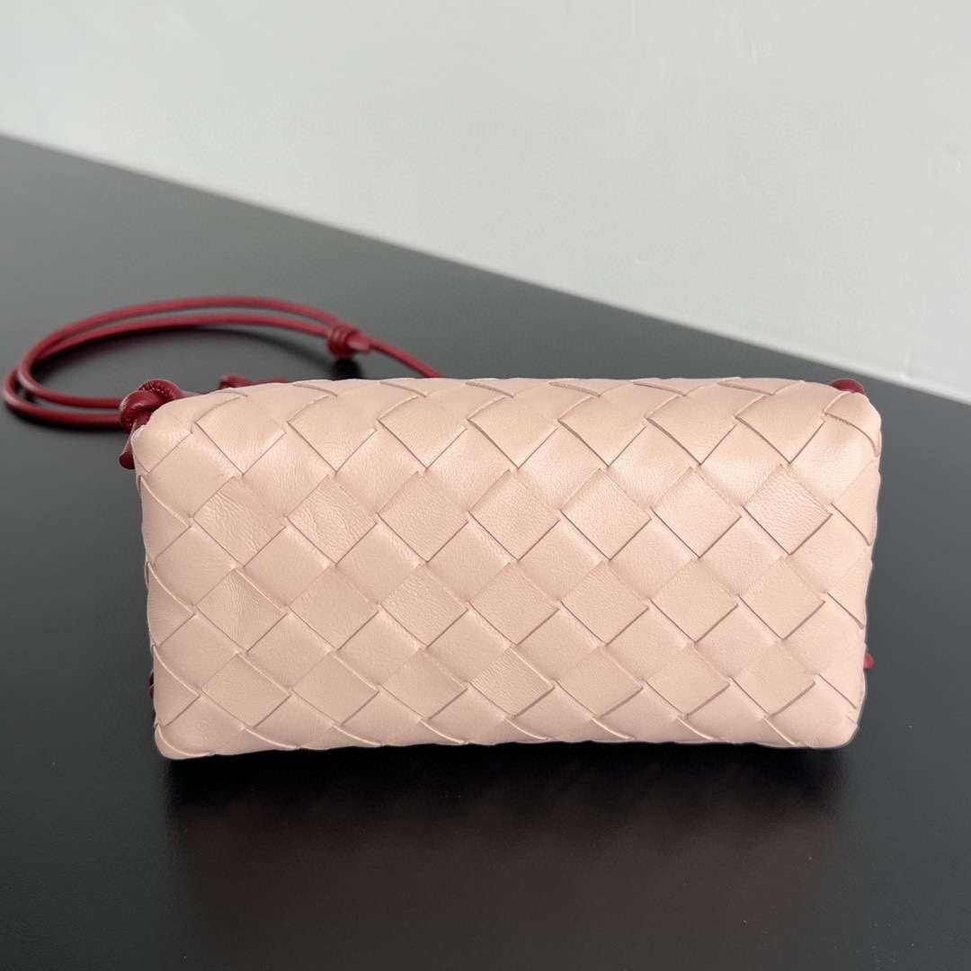 Bottega Veneta BV 794258VCPP18425 Concert Pouch BV92046