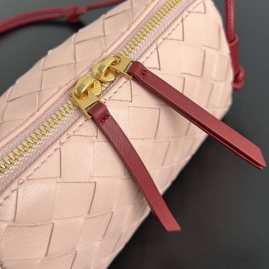 Bottega Veneta BV 794258VCPP18425 Concert Pouch BV92046