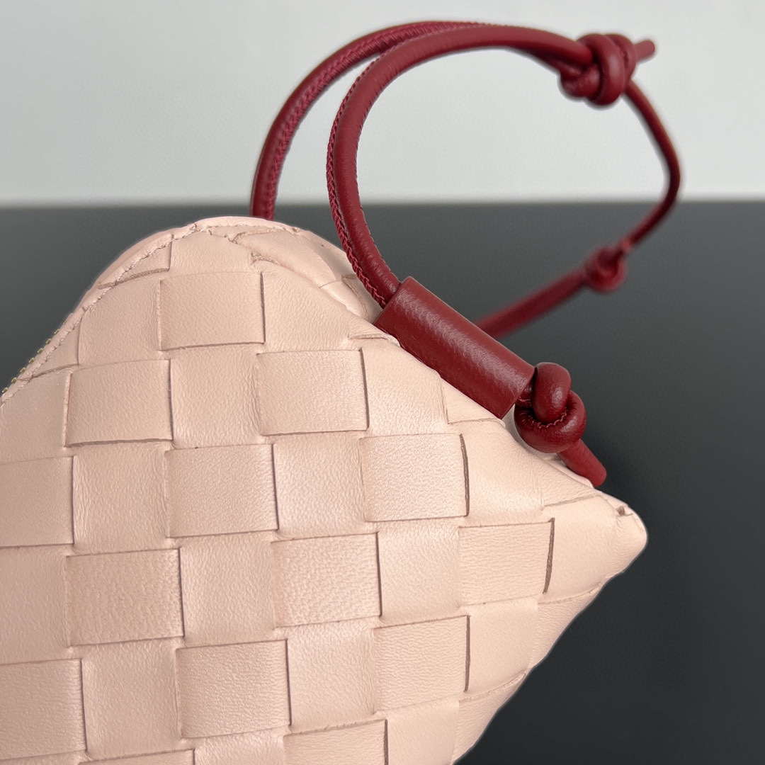 Bottega Veneta BV 794258VCPP18425 Concert Pouch BV92046