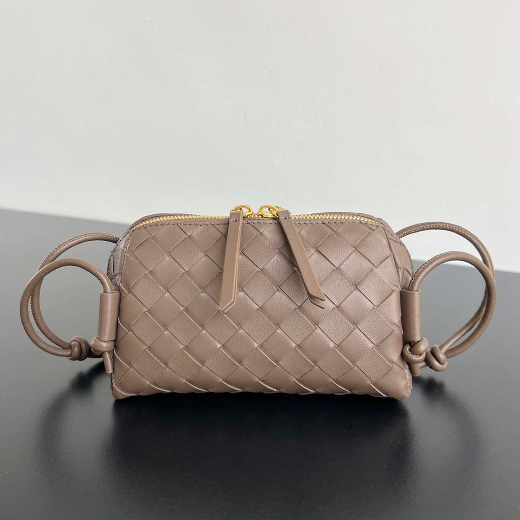 Bottega Veneta BV 794258VCPP18425 Concert Pouch BV92047
