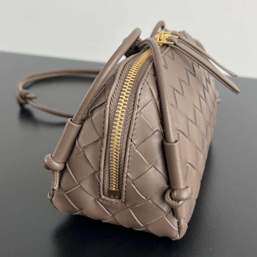 Bottega Veneta BV 794258VCPP18425 Concert Pouch BV92047