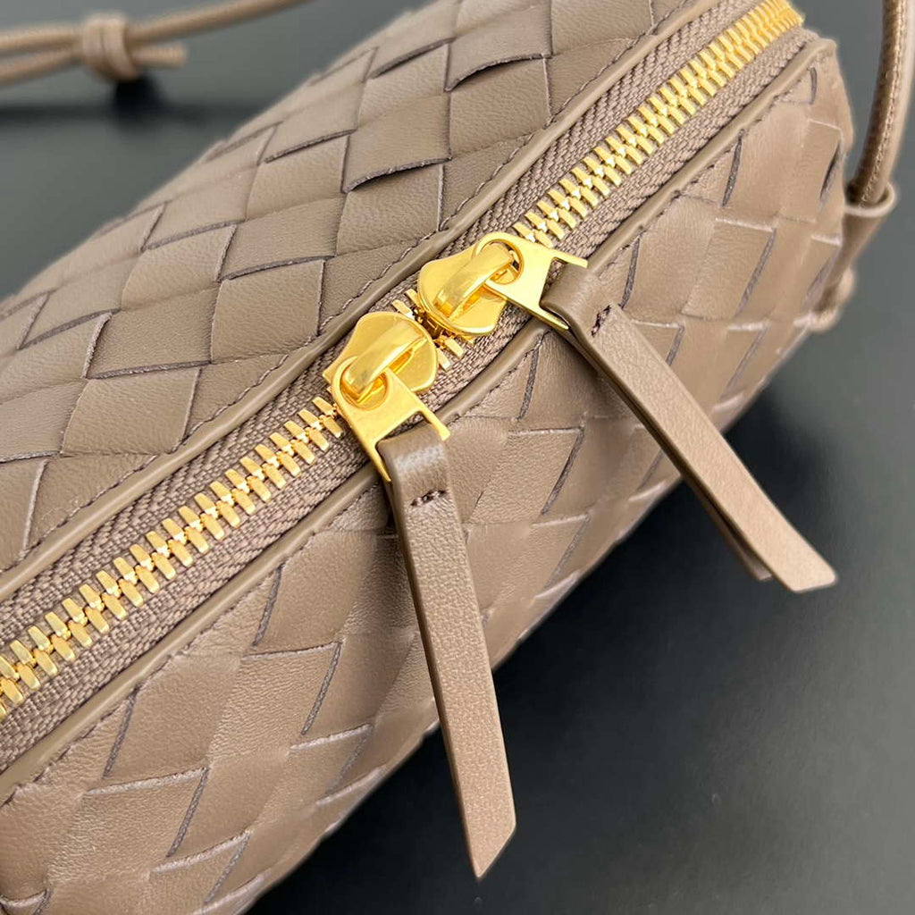 Bottega Veneta BV 794258VCPP18425 Concert Pouch BV92047