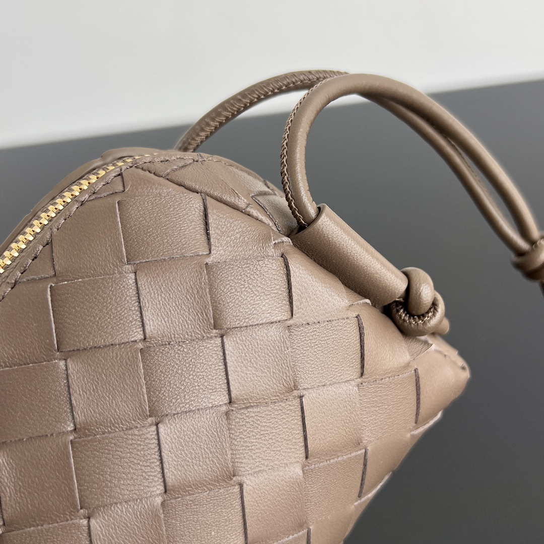 Bottega Veneta BV 794258VCPP18425 Concert Pouch BV92047