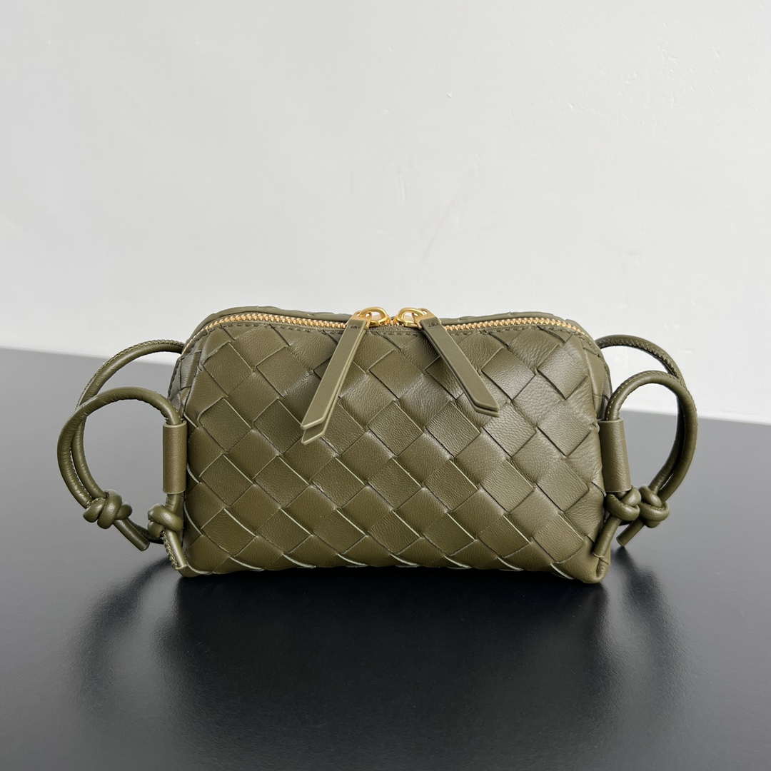 Bottega Veneta BV 794258VCPP18425 Concert Pouch BV92048