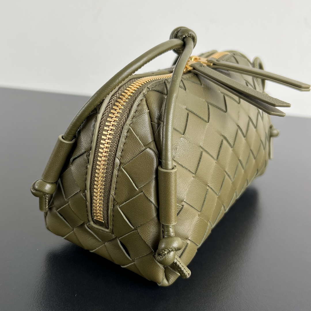 Bottega Veneta BV 794258VCPP18425 Concert Pouch BV92048