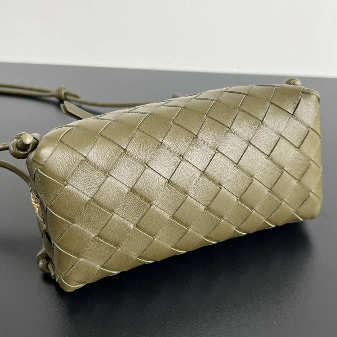 Bottega Veneta BV 794258VCPP18425 Concert Pouch BV92048