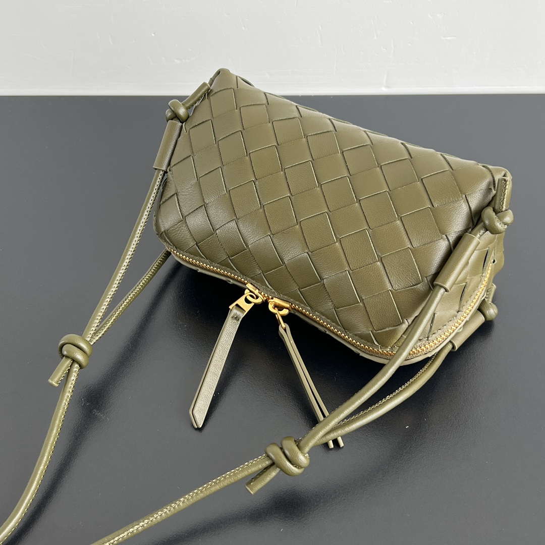 Bottega Veneta BV 794258VCPP18425 Concert Pouch BV92048