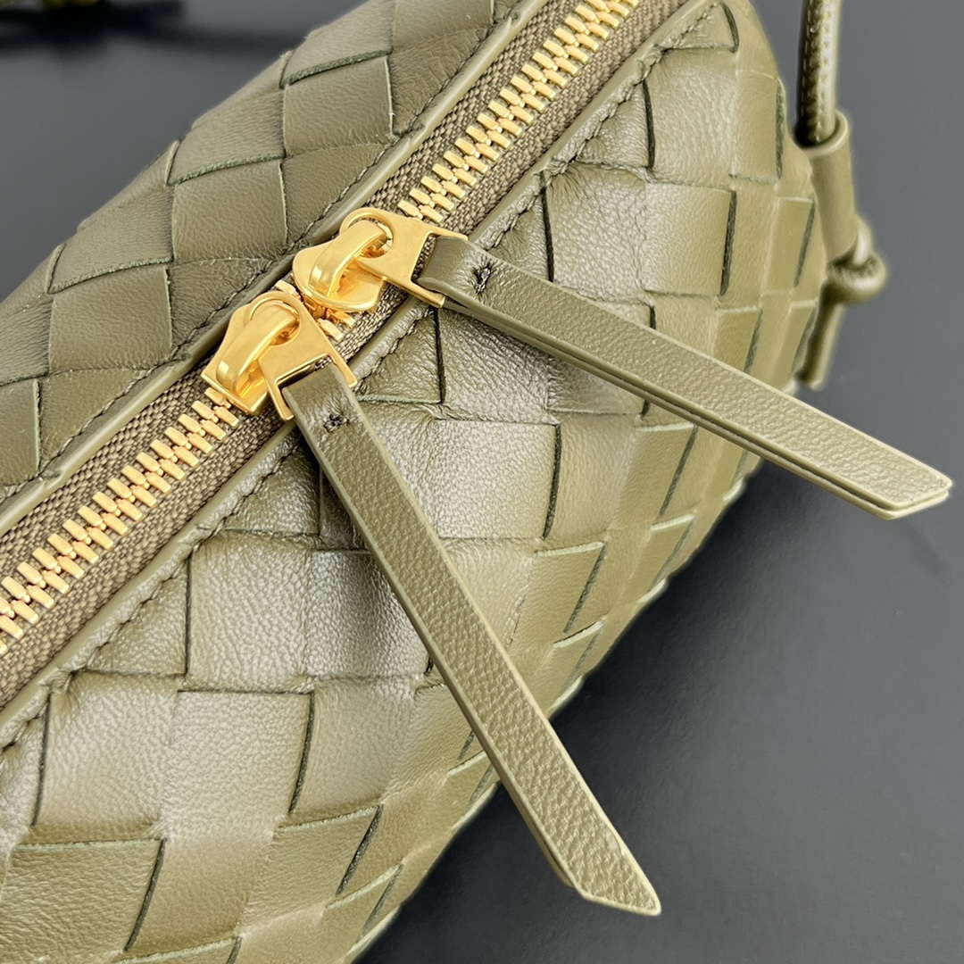 Bottega Veneta BV 794258VCPP18425 Concert Pouch BV92048