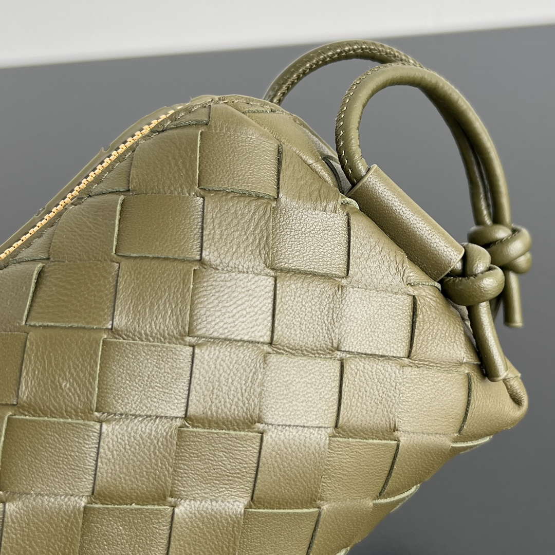 Bottega Veneta BV 794258VCPP18425 Concert Pouch BV92048