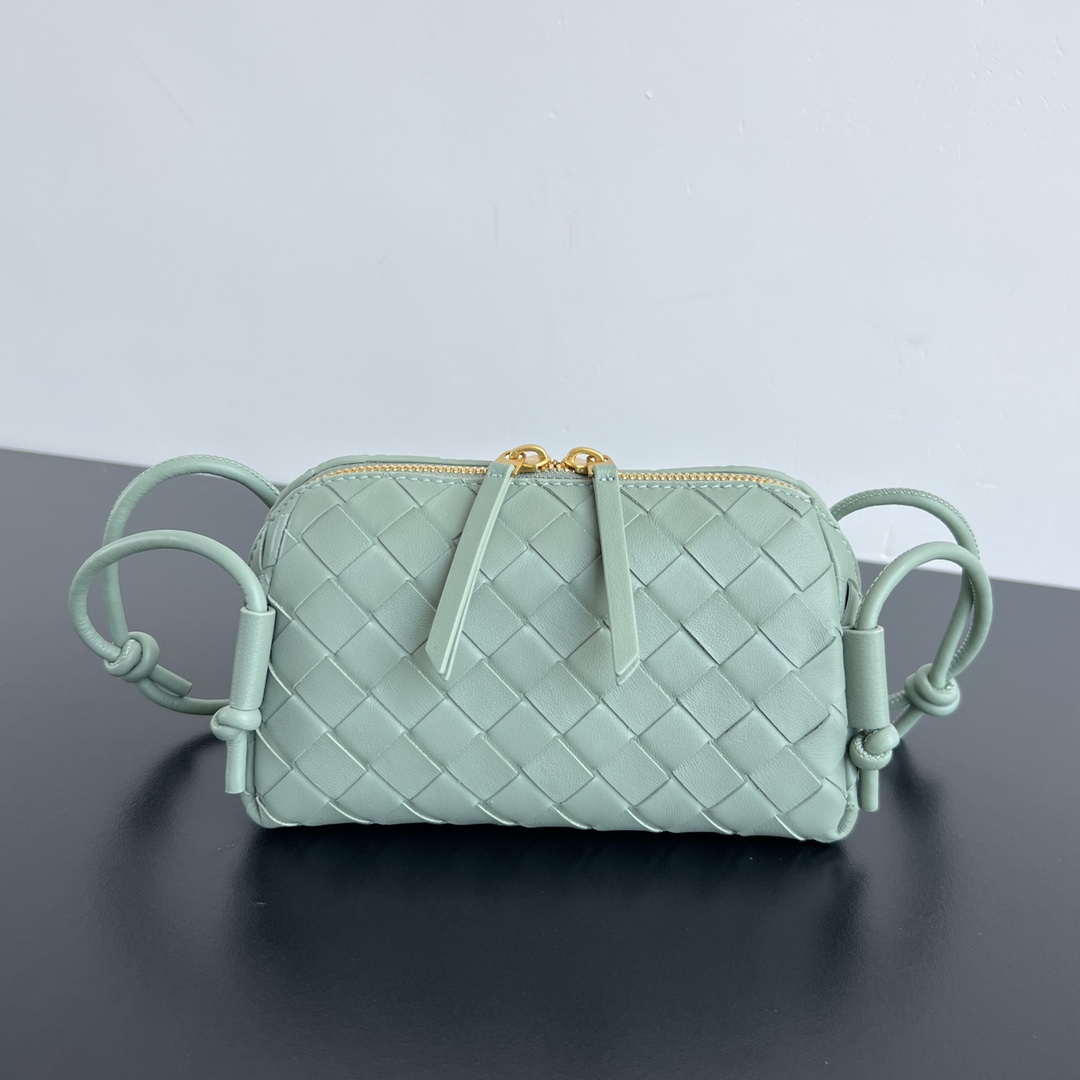 Bottega Veneta BV 794258VCPP18425 Concert Pouch BV92049