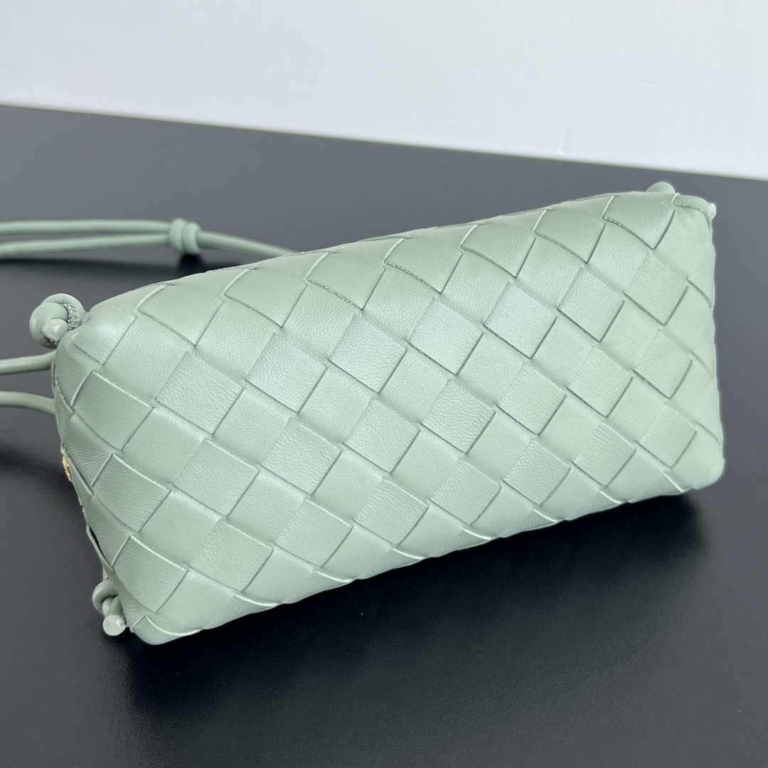 Bottega Veneta BV 794258VCPP18425 Concert Pouch BV92049