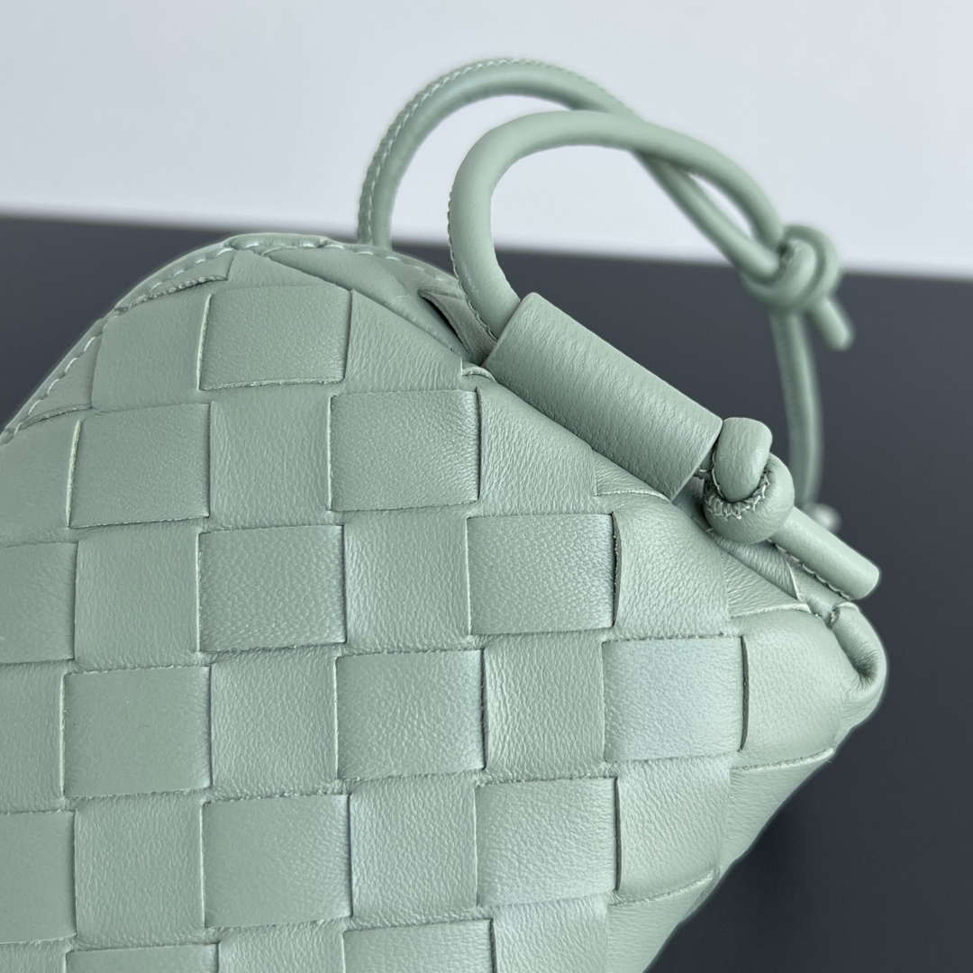 Bottega Veneta BV 794258VCPP18425 Concert Pouch BV92049