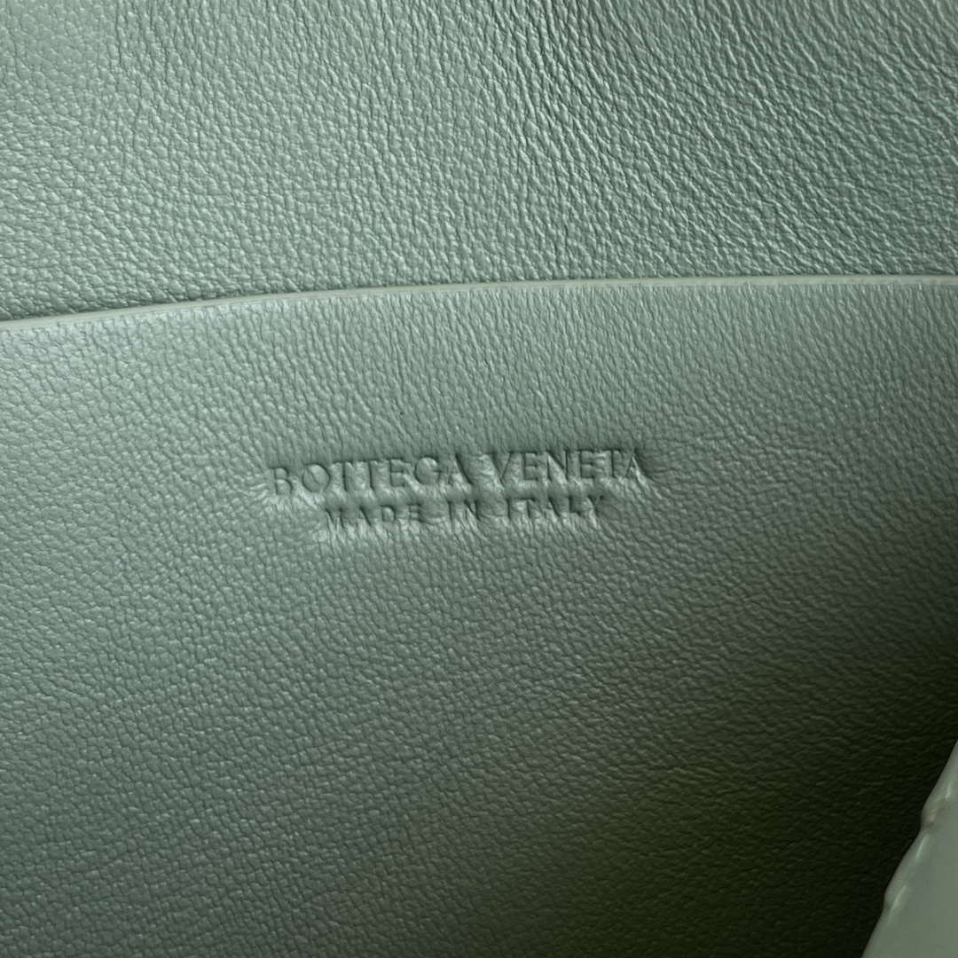 Bottega Veneta BV 794258VCPP18425 Concert Pouch BV92049