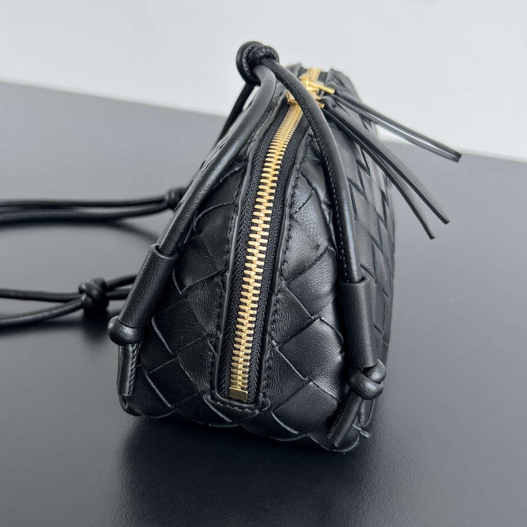 Bottega Veneta BV 794258VCPP18425 Concert Pouch BV92050