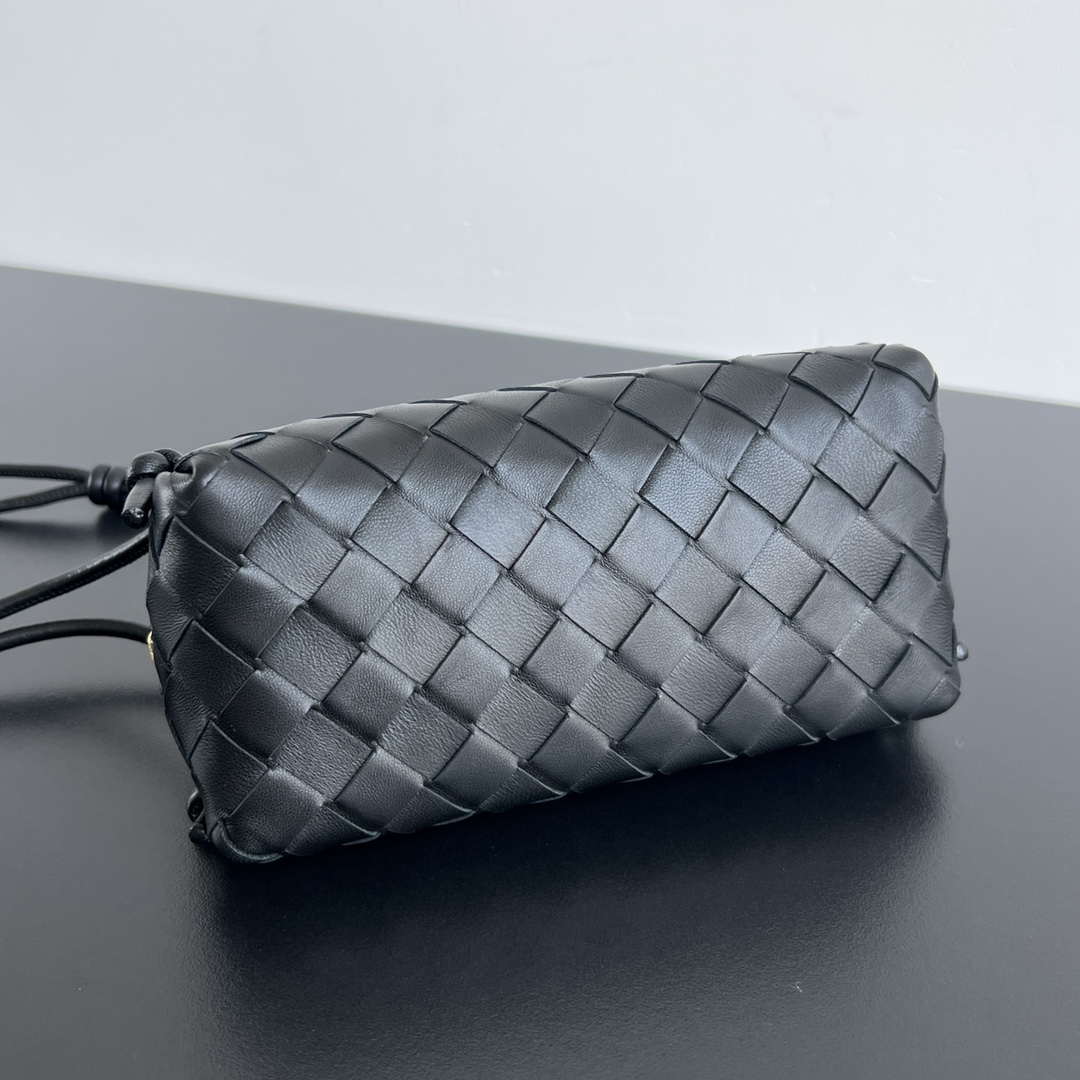 Bottega Veneta BV 794258VCPP18425 Concert Pouch BV92050