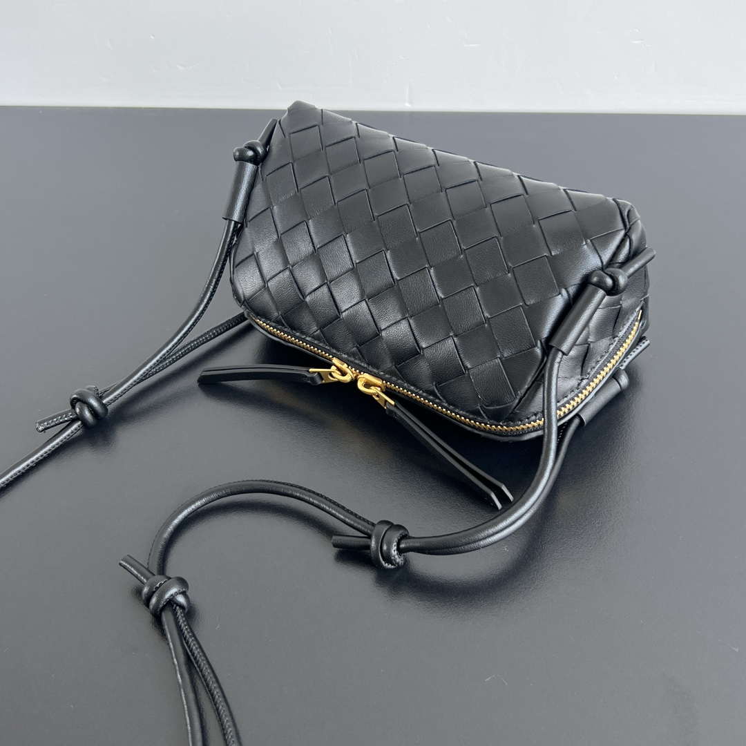 Bottega Veneta BV 794258VCPP18425 Concert Pouch BV92050