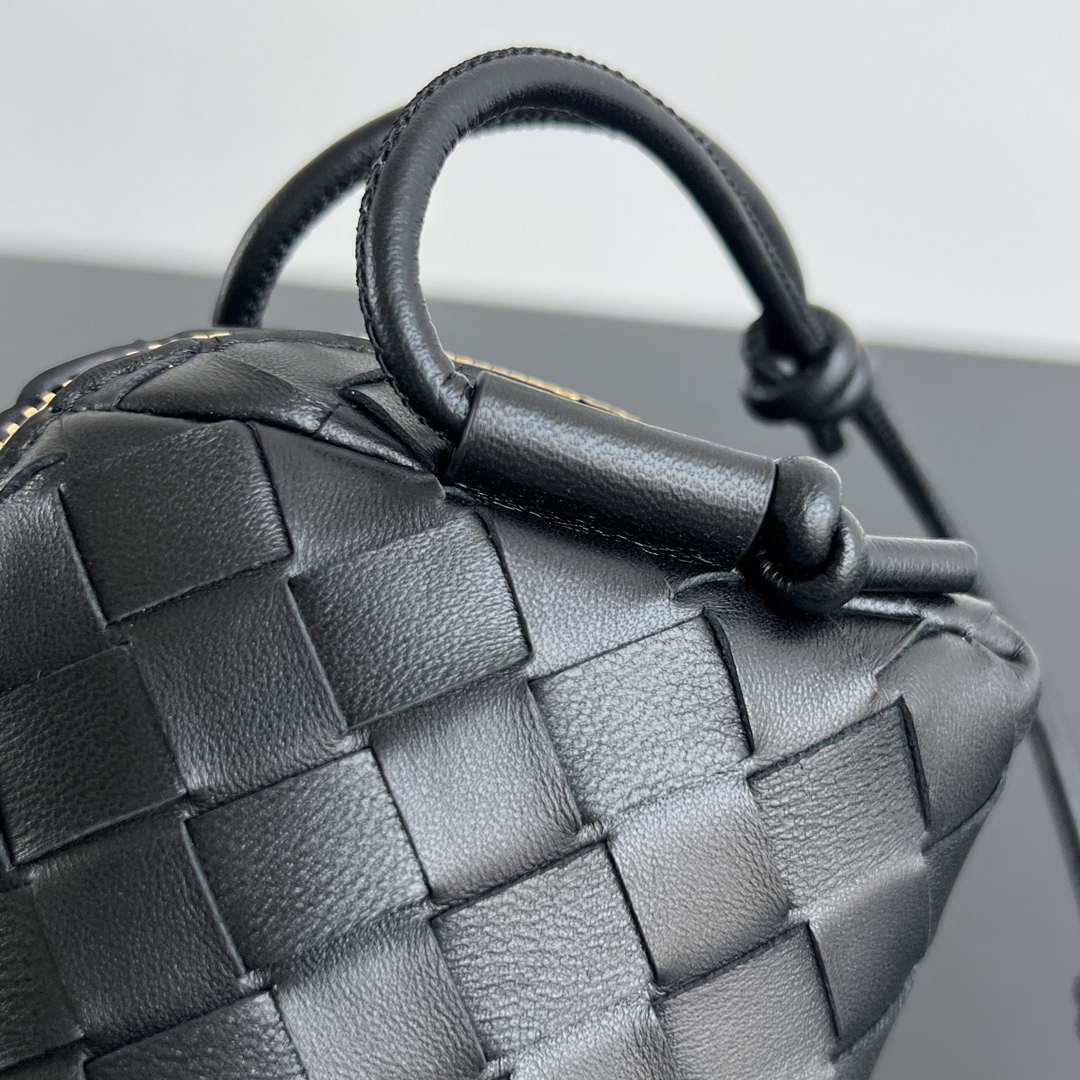Bottega Veneta BV 794258VCPP18425 Concert Pouch BV92050