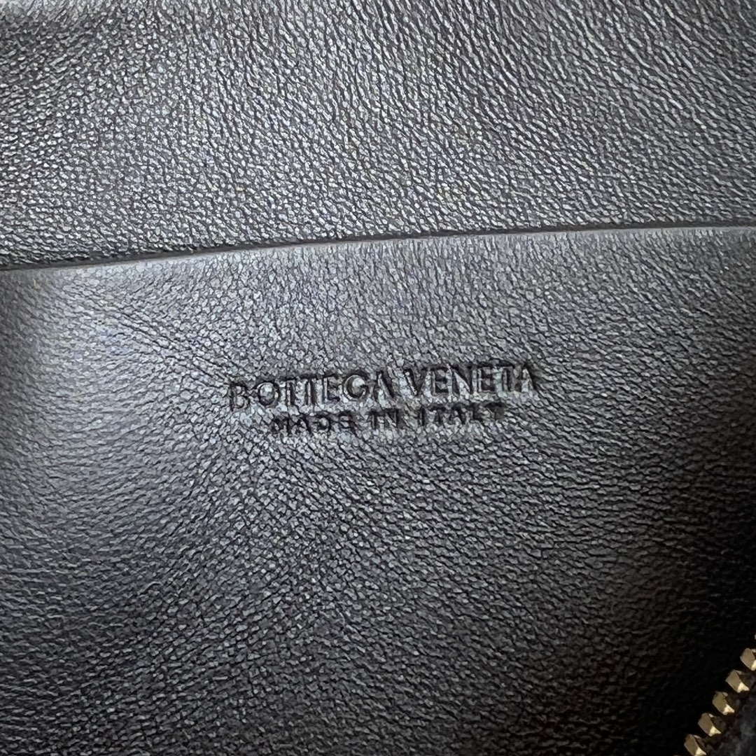 Bottega Veneta BV 794258VCPP18425 Concert Pouch BV92050