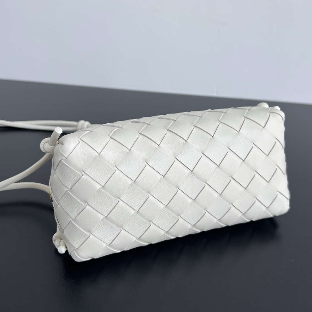 Bottega Veneta BV 794258VCPP18425 Concert Pouch BV92051