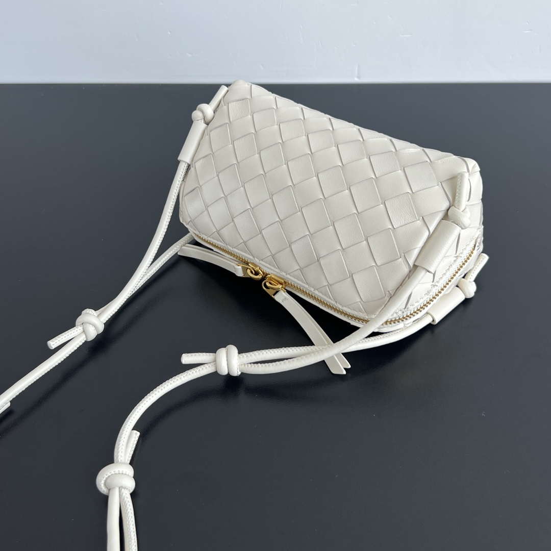 Bottega Veneta BV 794258VCPP18425 Concert Pouch BV92051
