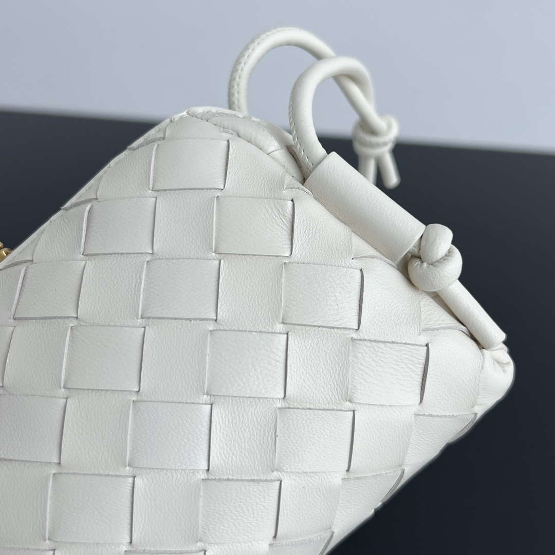 Bottega Veneta BV 794258VCPP18425 Concert Pouch BV92051