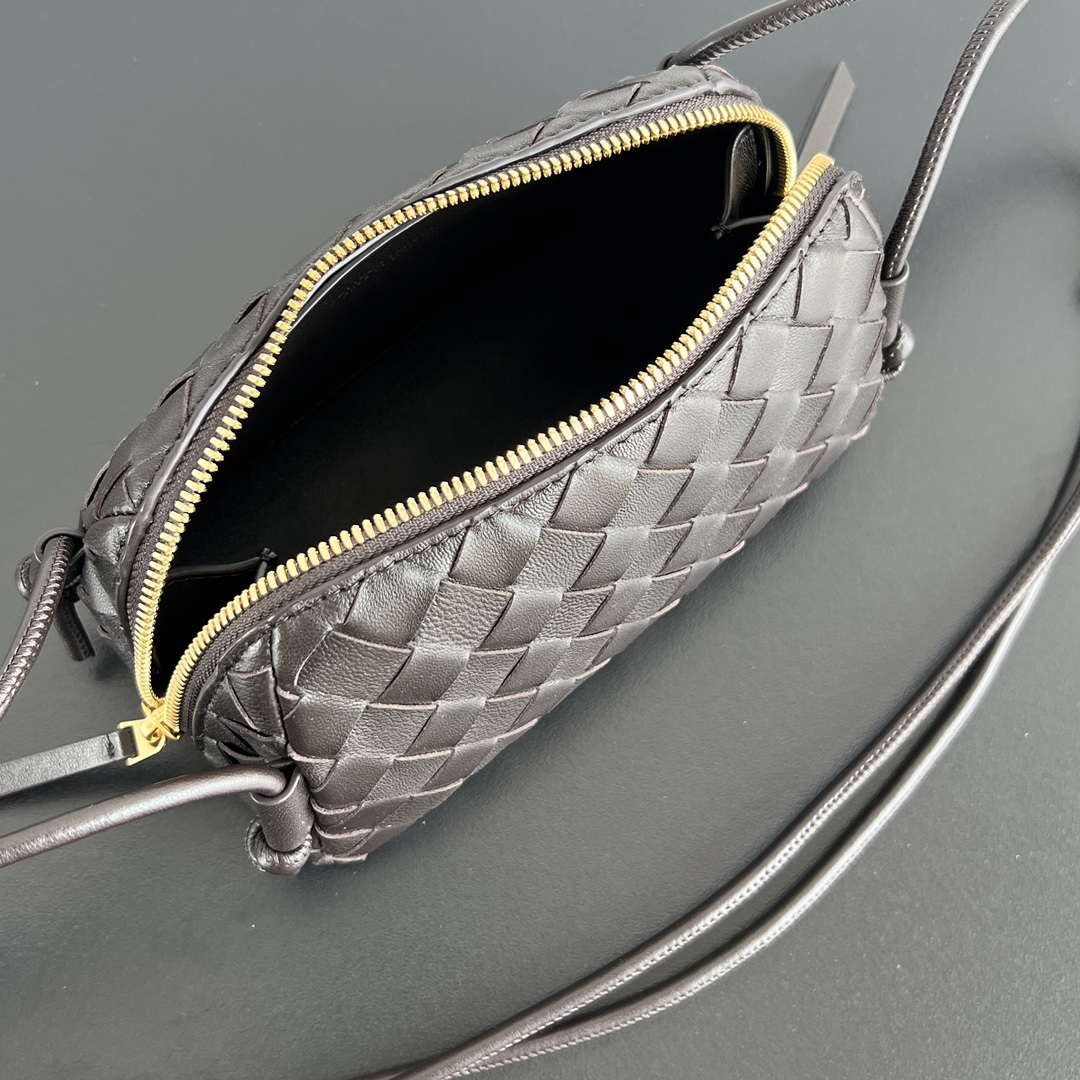 Bottega Veneta BV 794258VCPP18425 Concert Pouch BV92052