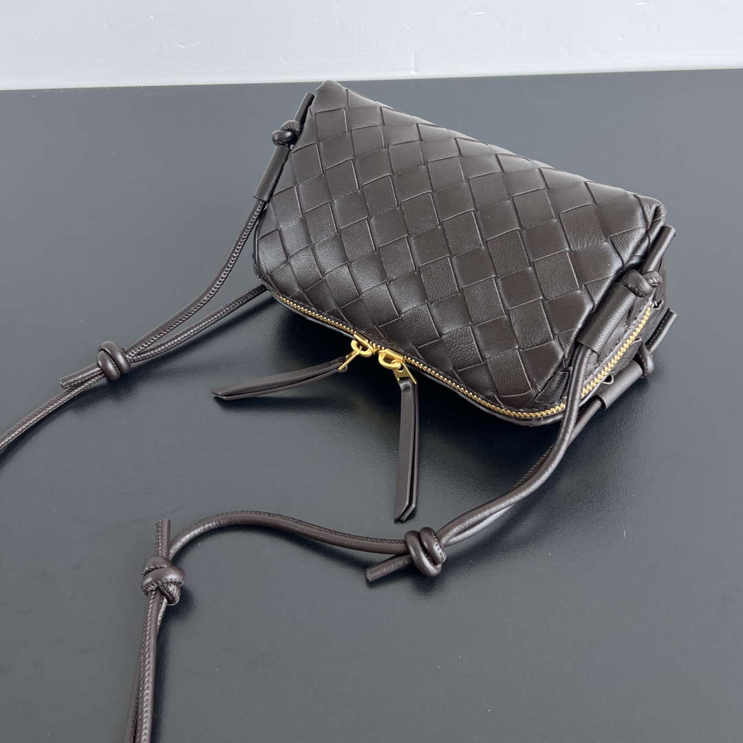 Bottega Veneta BV 794258VCPP18425 Concert Pouch BV92052