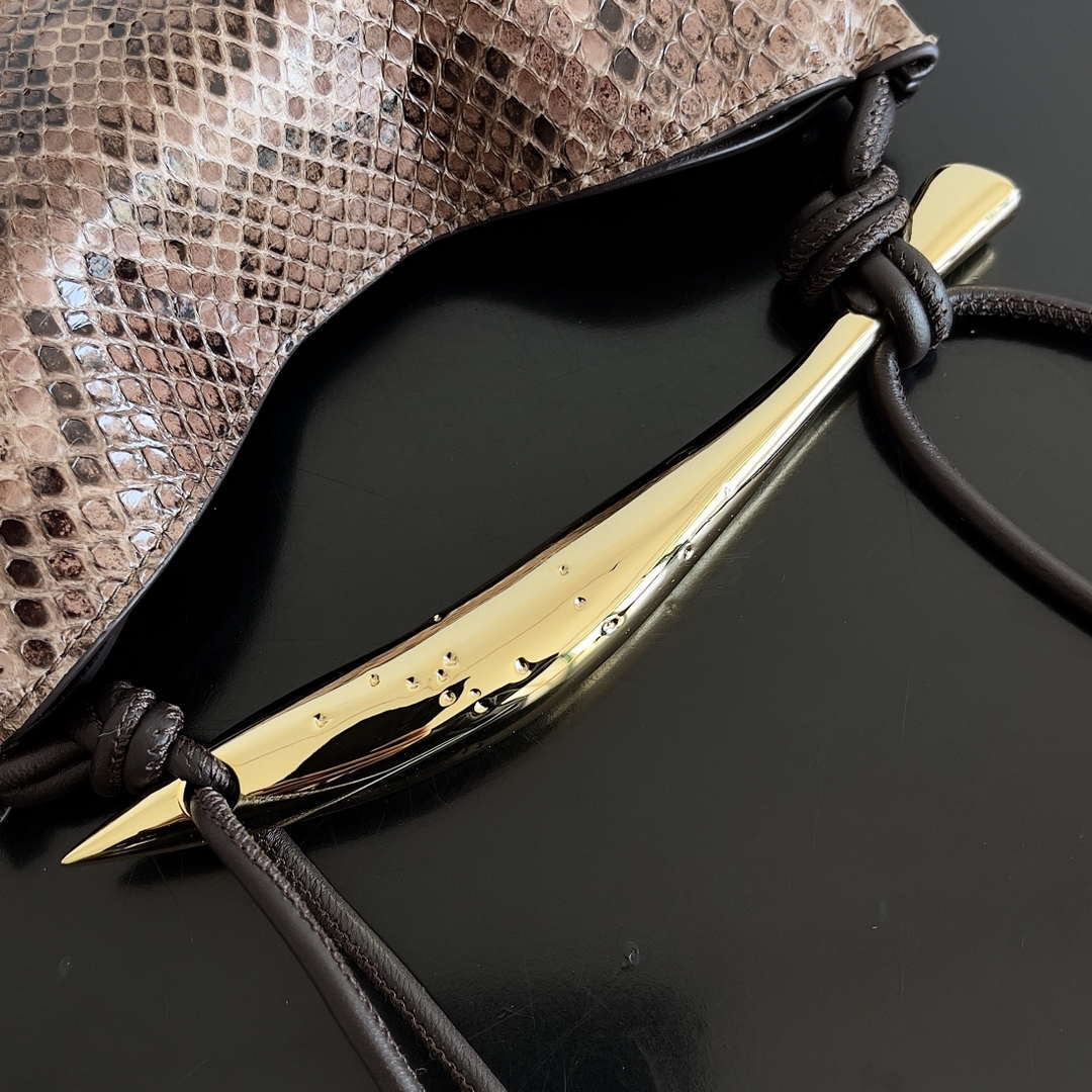 Bottega Veneta BV 794920 Baby Sardine Cross-body bag Python fondant leather