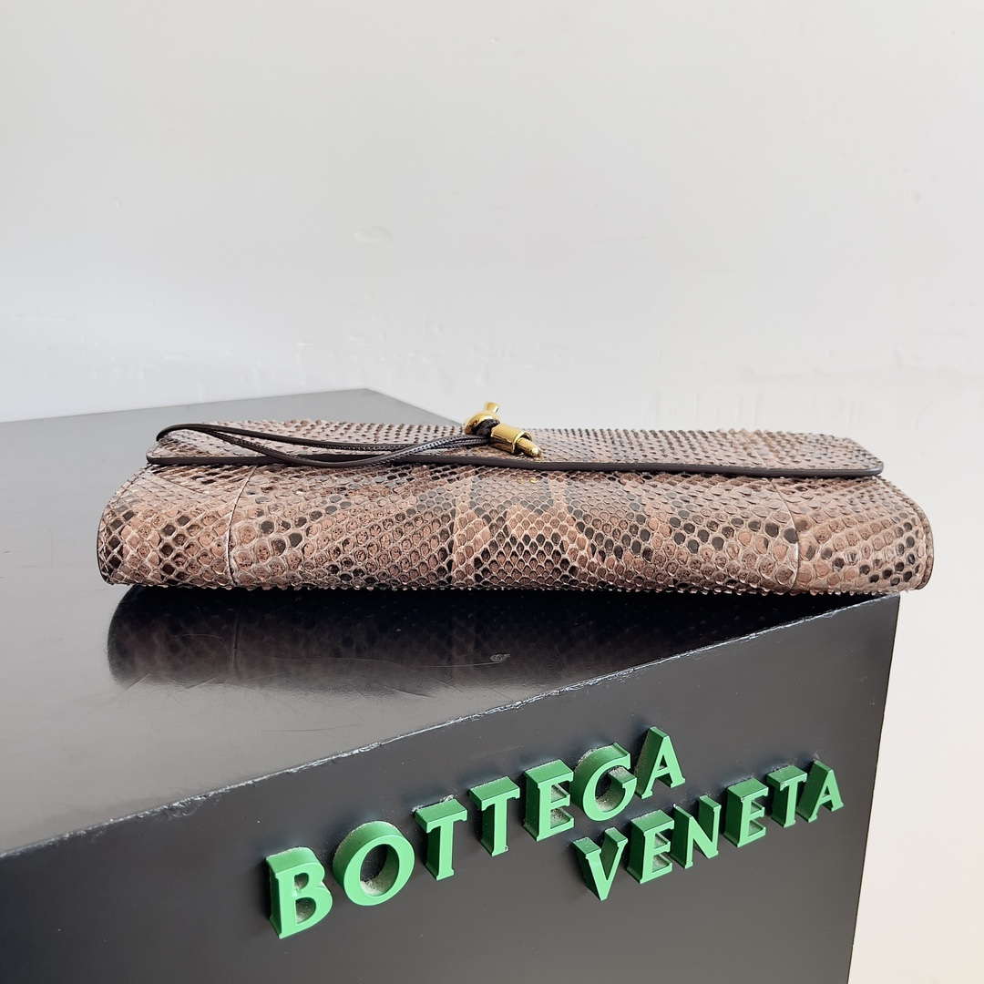 Bottega Veneta BV 794945 Long Clutch Andiamo With Python leather BV9090