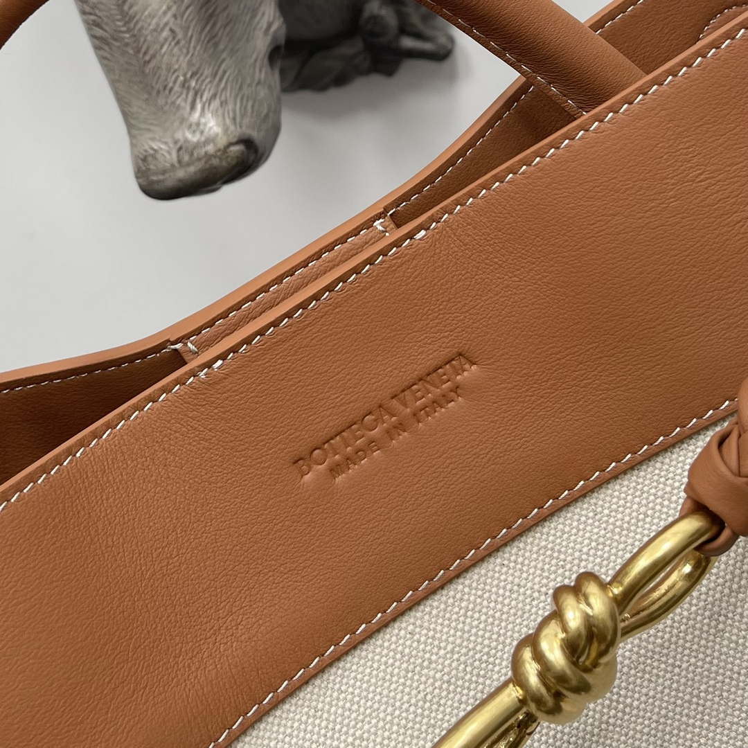 Bottega Veneta BV 795306 Medium Andiamo Natural Tan