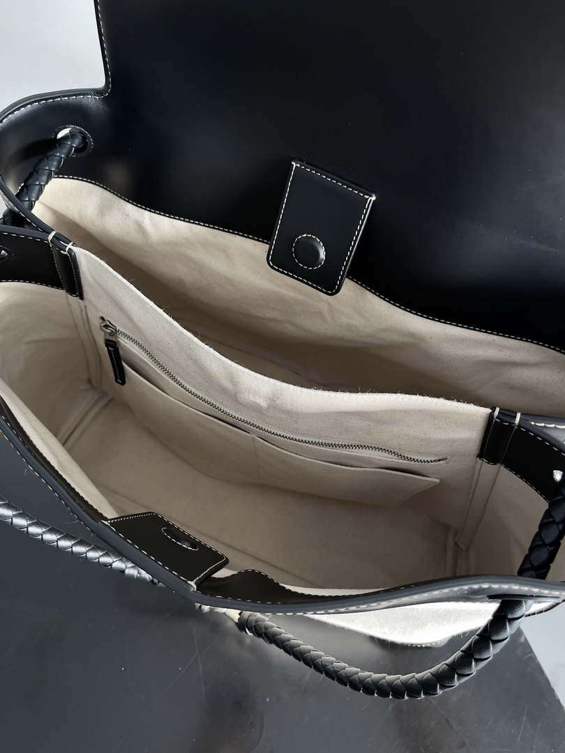 Bottega Veneta BV 796417 Large Andiamo Backpack Black& Beige Silver