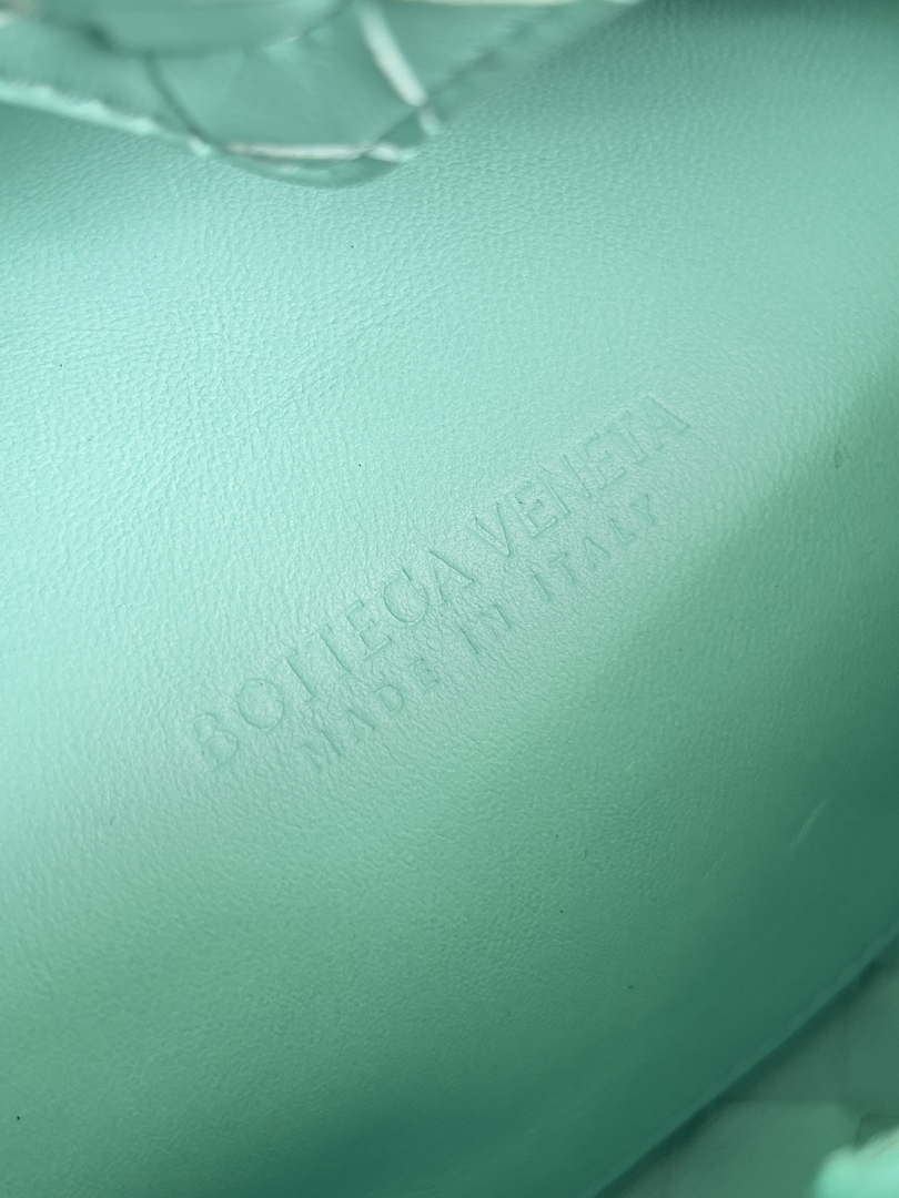 Bottega Veneta BV 796569VCPPT8060 Small Andiamo Parachute Blue