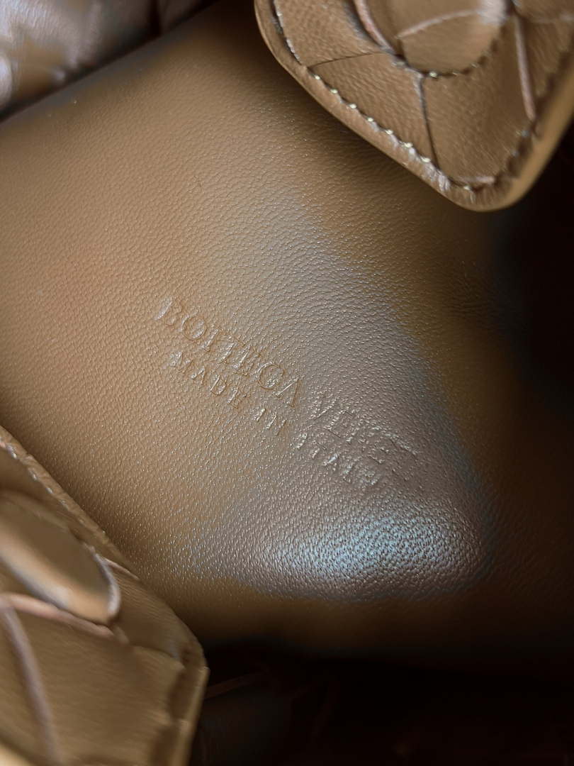 Bottega Veneta BV 796569VCPPT8060 Small Andiamo Parachute Brown