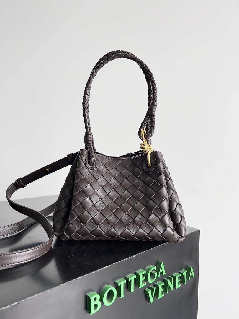 Bottega Veneta BV 796569VCPPT2190 Small Andiamo Parachute fondant - Default Title - View 1