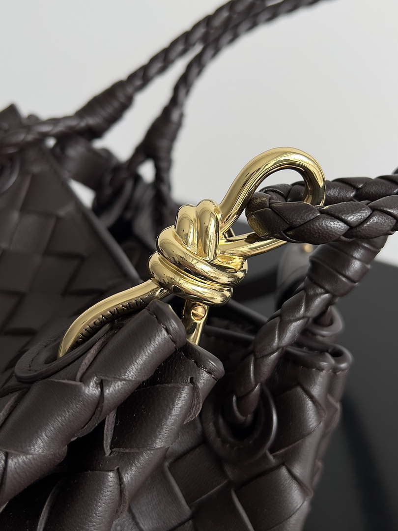 Bottega Veneta BV 796569VCPPT2190 Small Andiamo Parachute fondant - Default Title - View 3