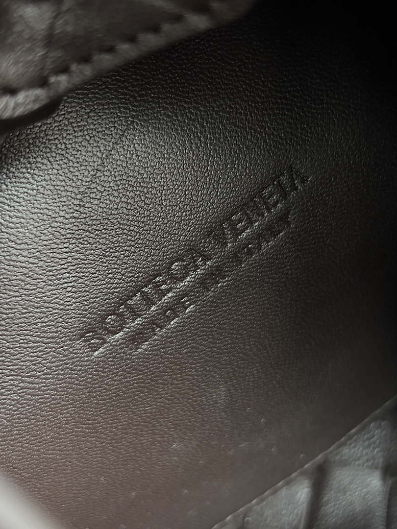 Bottega Veneta BV 796569VCPPT2190 Small Andiamo Parachute fondant