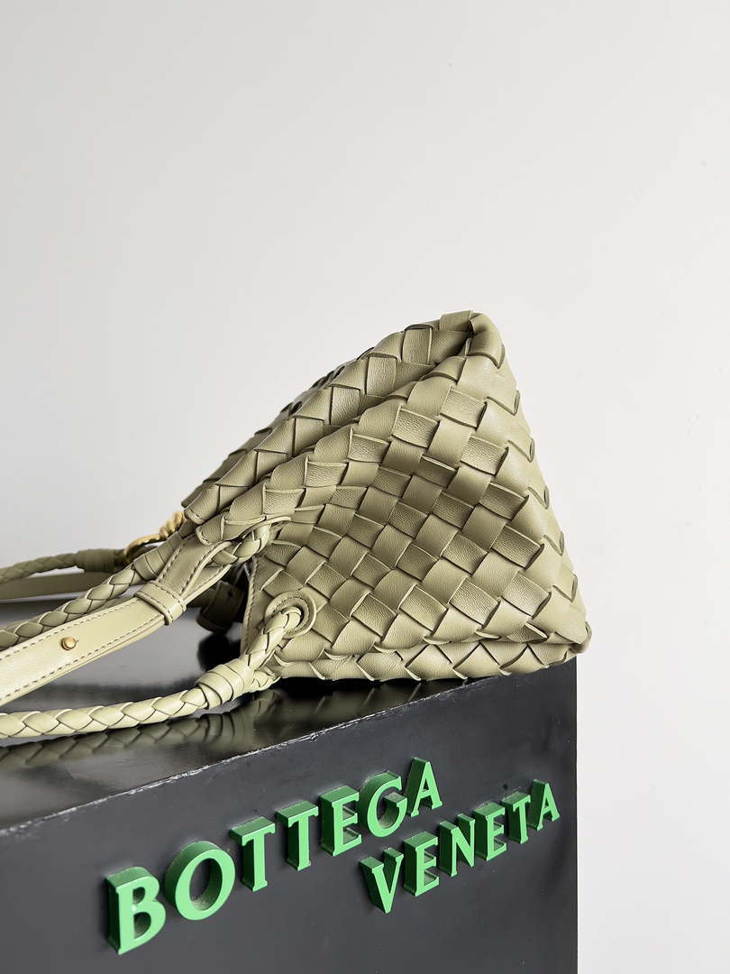 Bottega Veneta BV 796569VCPPT2190 Small Andiamo Parachute Green