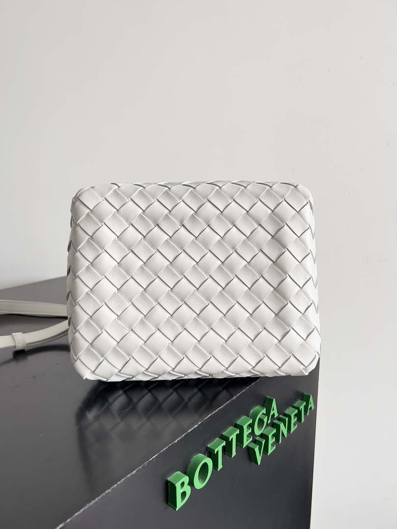 Bottega Veneta BV 796569VCPPT8060 Small Andiamo Parachute White - Default Title - View 6