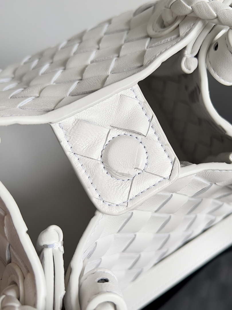 Bottega Veneta BV 796569VCPPT8060 Small Andiamo Parachute White