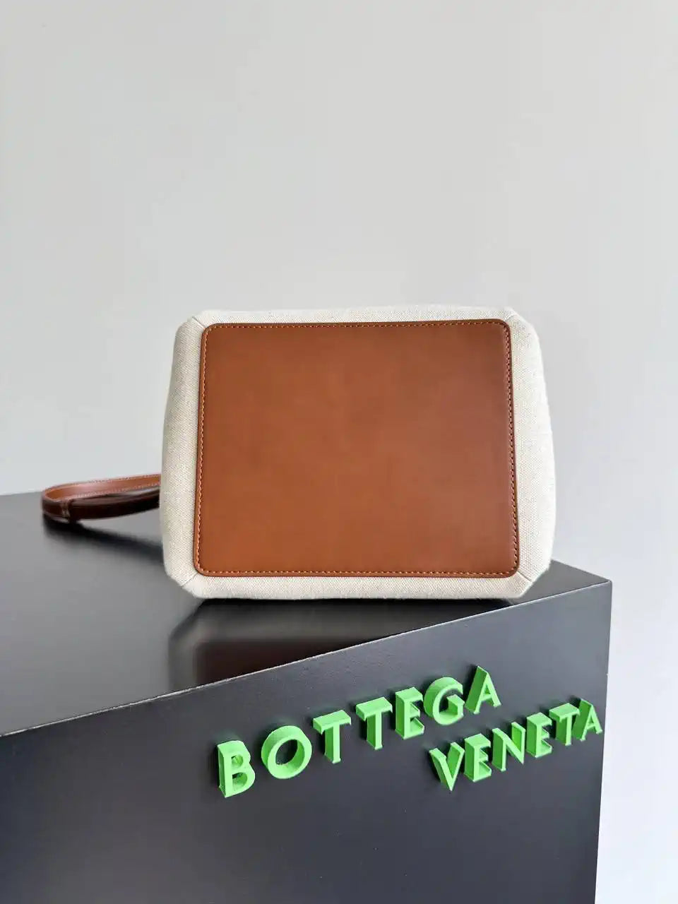 Bottega Veneta BV 796569VCPPT8060 Small Andiamo Parachute Canvas & Brown