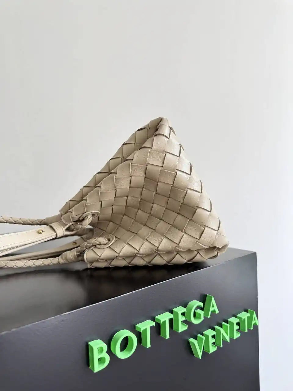 Bottega Veneta BV 796569VCPPT8060 Small Andiamo Parachute Apricot