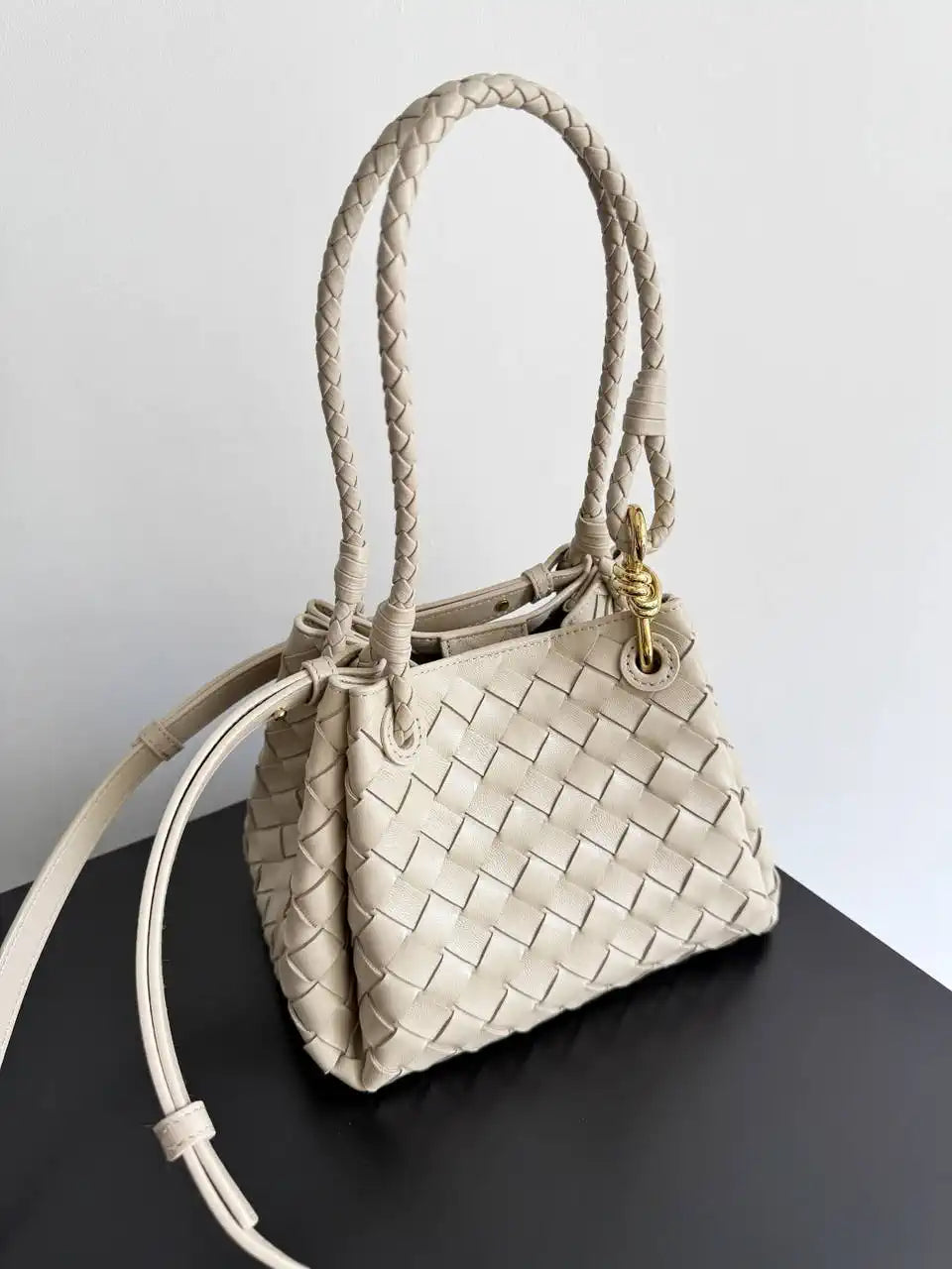 Bottega Veneta BV 796569VCPPT8060 Small Andiamo Parachute Apricot