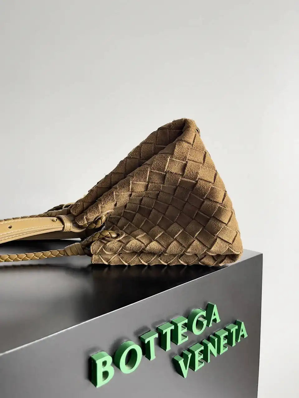 Bottega Veneta BV 796569VCPPT8060 Small Andiamo Parachute Suede Brown